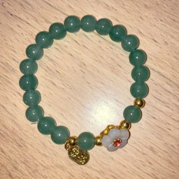 Jade Green Aventurine Bead Stretch Bracelet with Flower Accent NEW - Picture 5 of 5